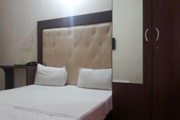 Room 3 of 6