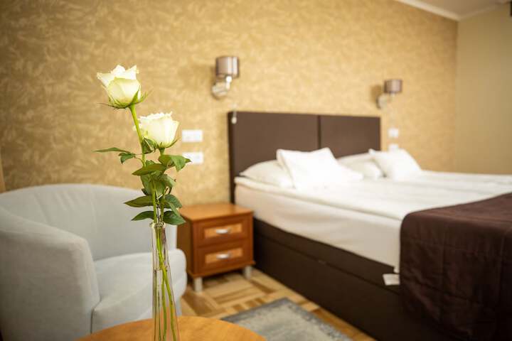 Room 10 of 29