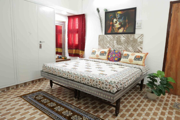 Room 5 of 18