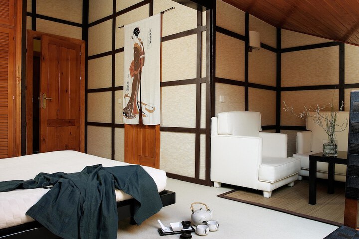 Room 10 of 30