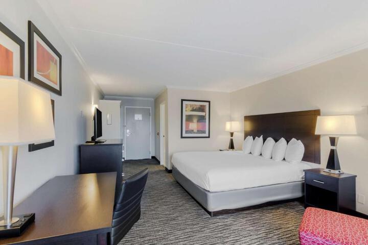 1 King Bed (1 of 6)