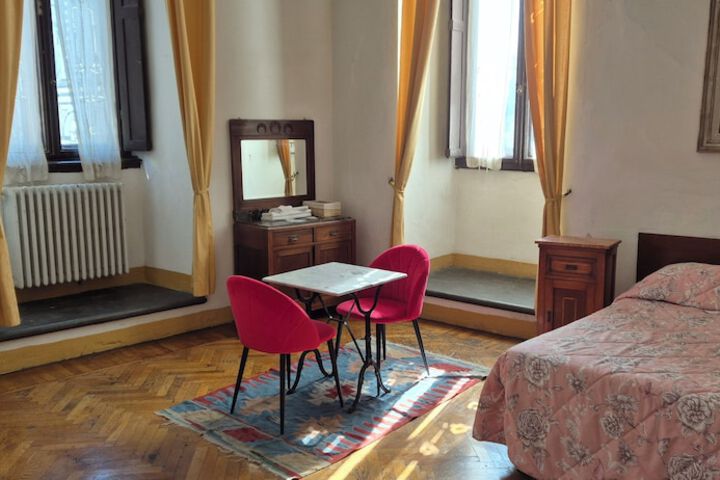 Room 25 of 39