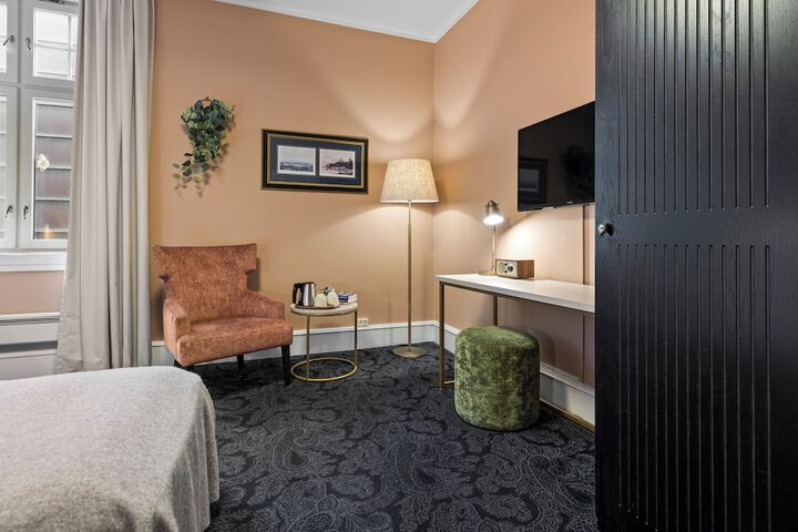 Room 14 of 76