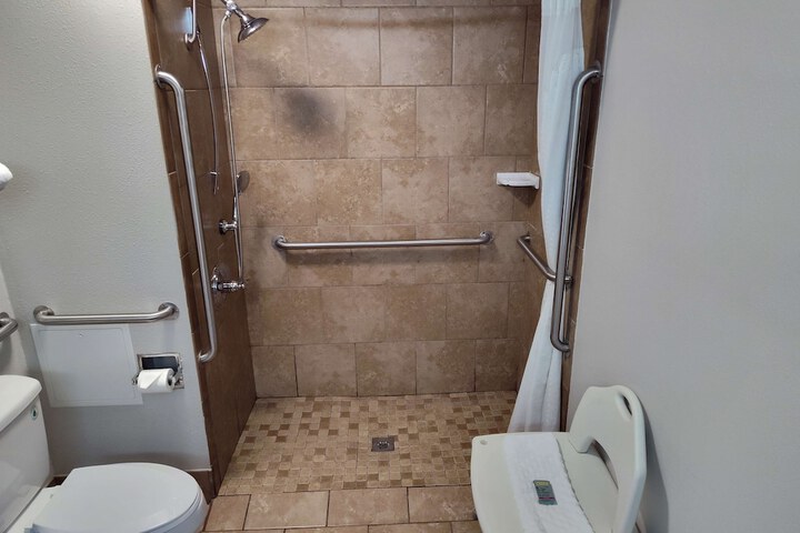 1 King Bed High Speed Internet Accessible Microwave and Refrigerator Couch Coffee Maker Iron Full Breakfast (4 of 10)