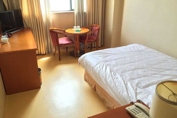 Room 16 of 33