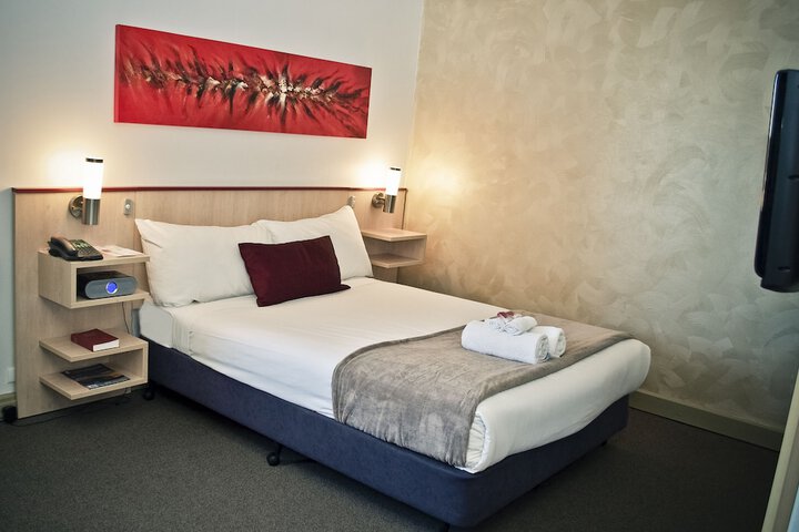 Room 5 of 73