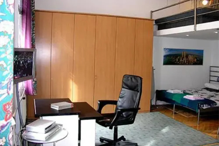 Room 4 of 16