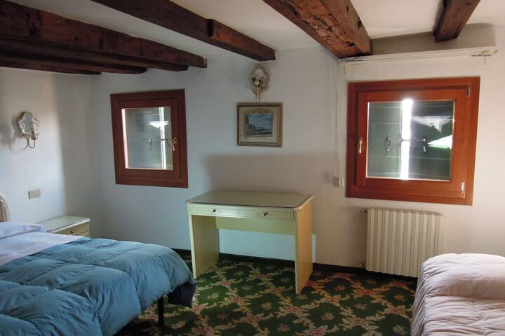 Room 14 of 50