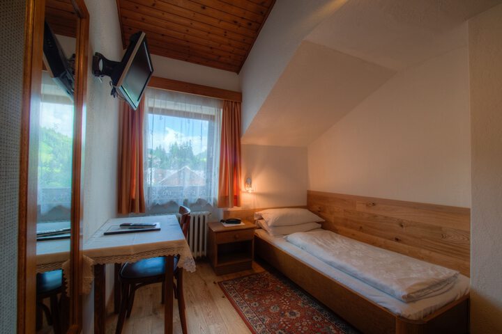Room 8 of 31