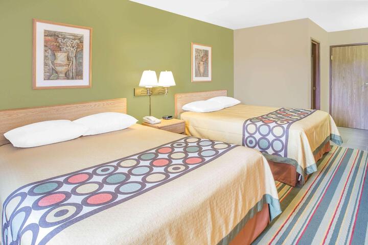 1 Queen Bed (8 of 11)