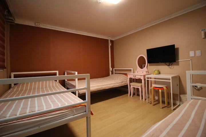 Room 26 of 86