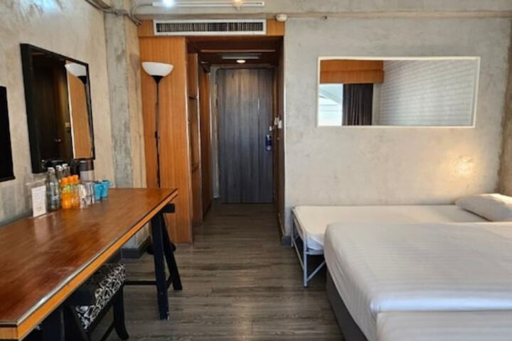 Room 18 of 110