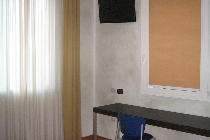 Room 25 of 83
