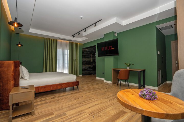 Room 17 of 33
