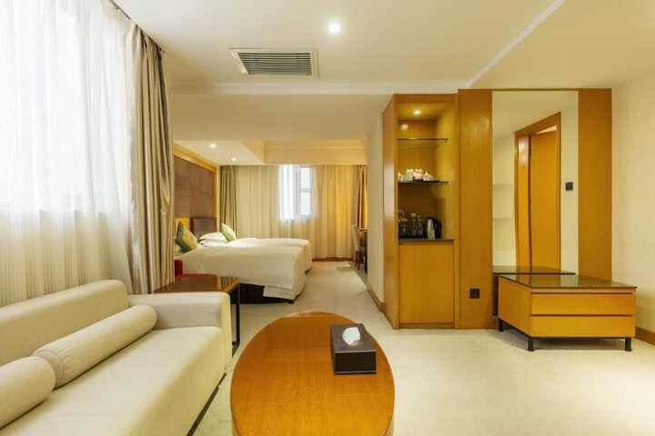 Room 6 of 42