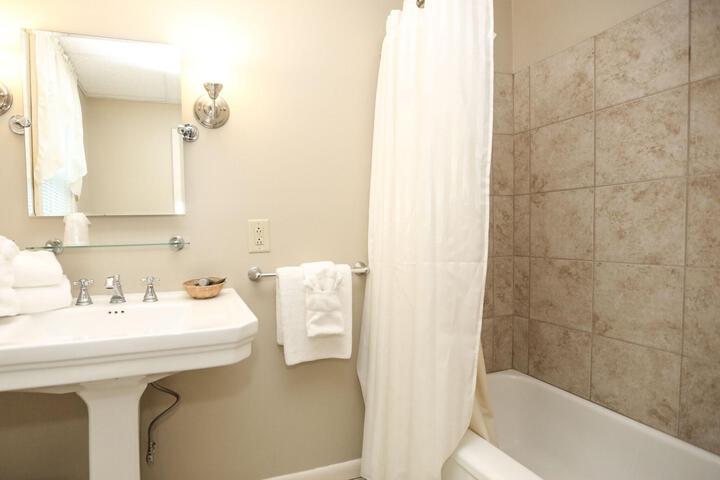 Private Bathroom 2 Double Beds 2 Double Beds (3 of 7)