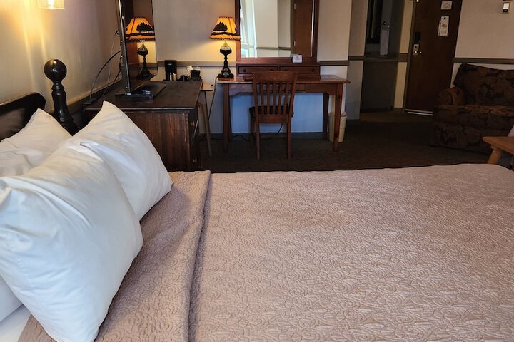 Room 142 of 259