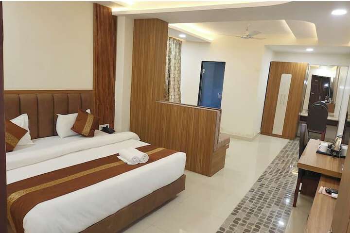 Room 13 of 20