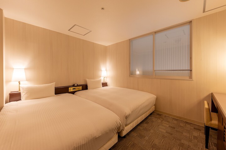 Room 16 of 50