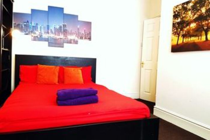 Room 6 of 10