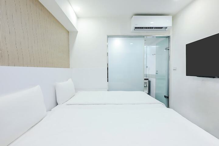 Room 15 of 83
