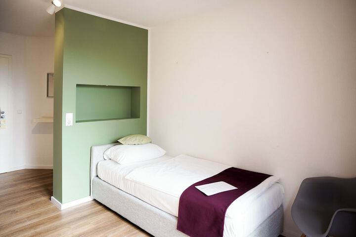 Room 26 of 76