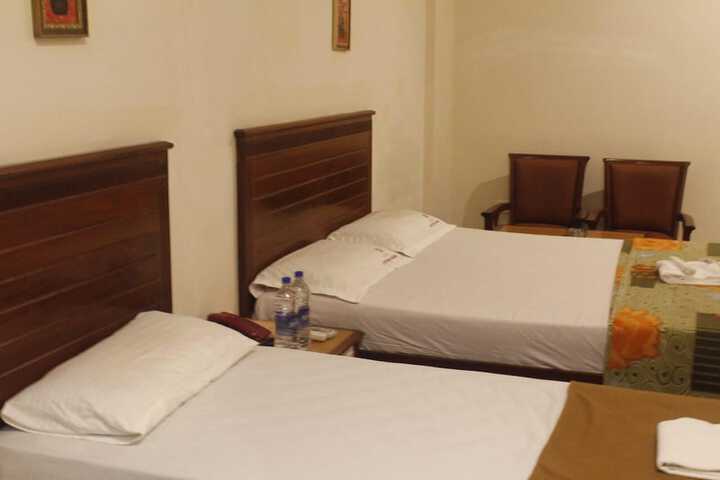 Room 4 of 16