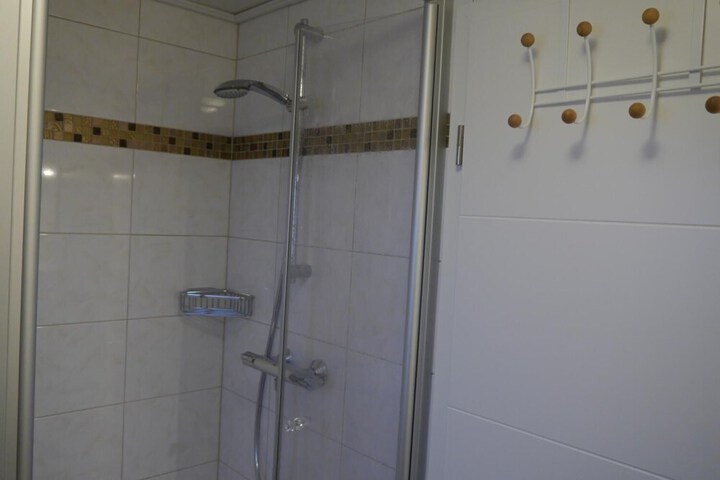 Room 33 of 60