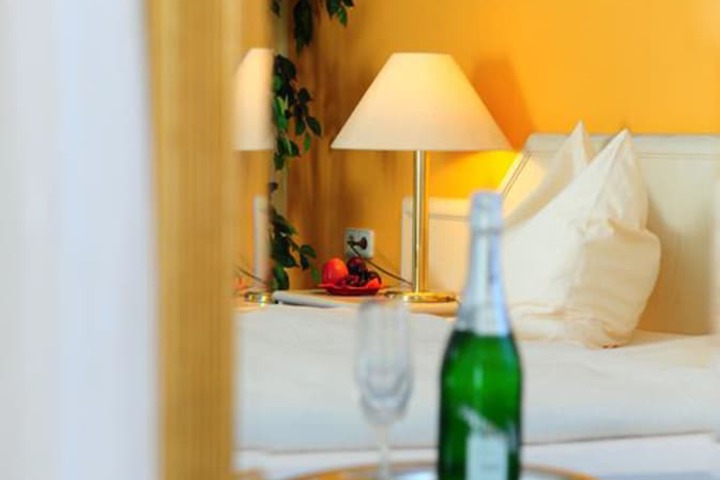 Room 9 of 31