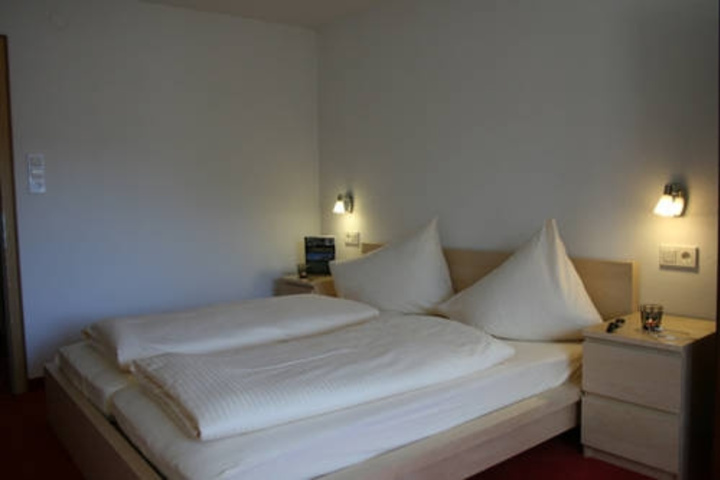 Room 5 of 10