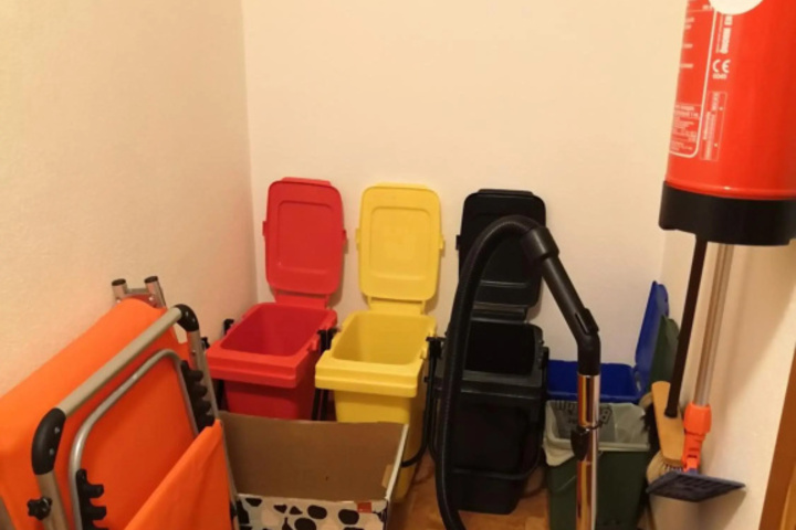 Room 10 of 16