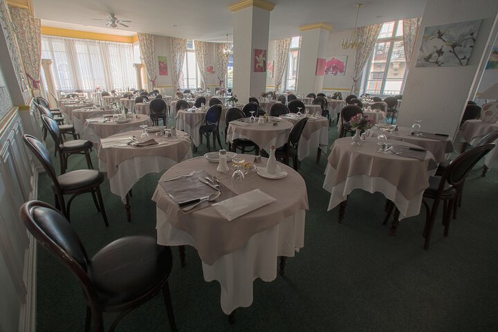 Dining Photos