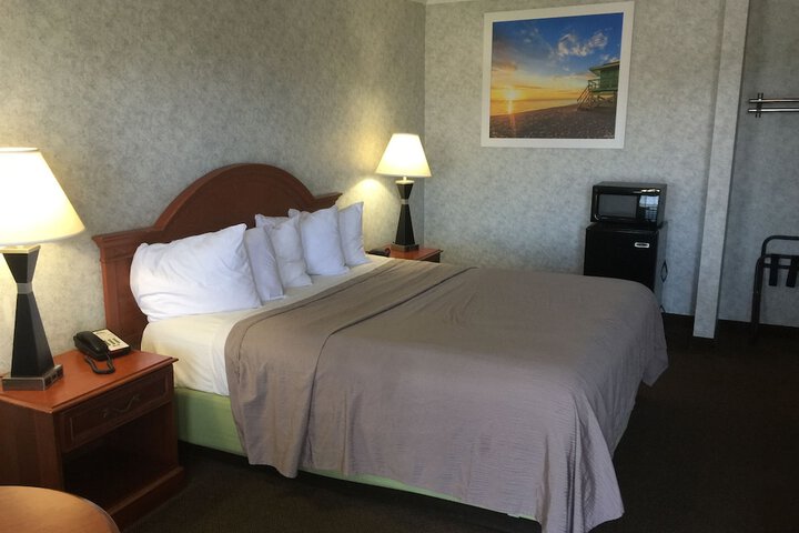 1 King Bed (8 of 13)