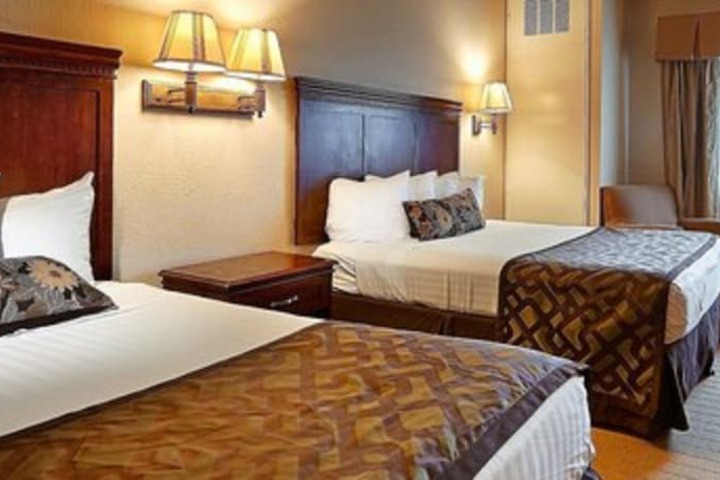 Deluxe 2 Queen Beds (9 of 16)