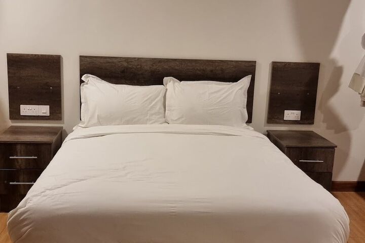 Room 10 of 76