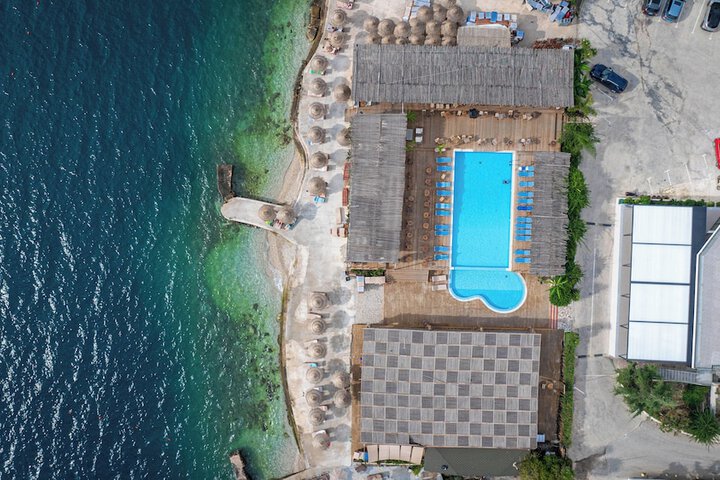 Pool 39 of 65