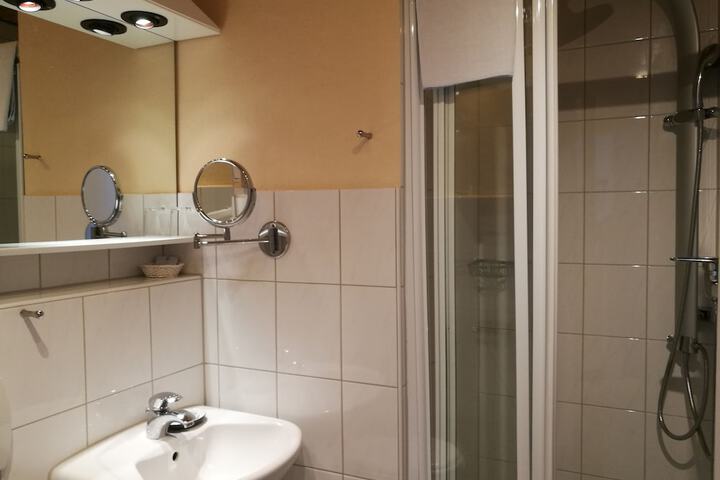 Room 43 of 79