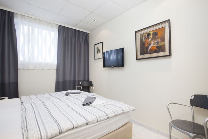 Room 45 of 94