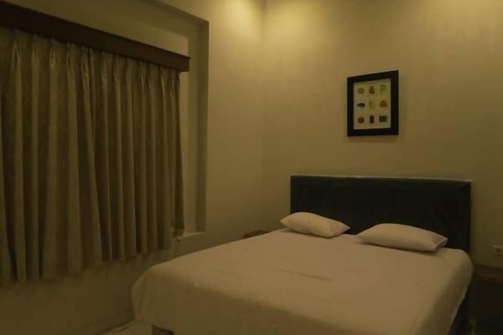 Room 10 of 35