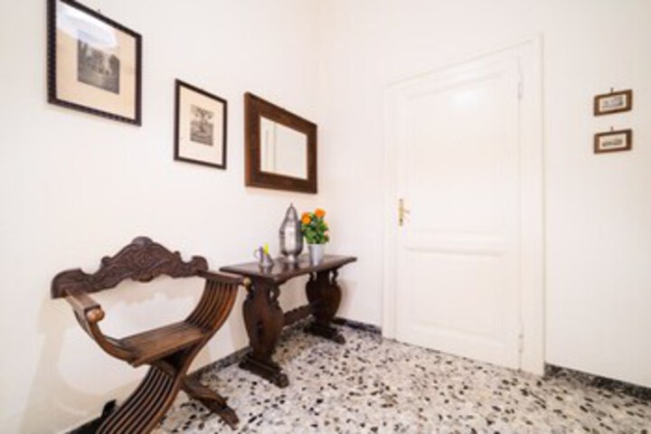 Room 6 of 18