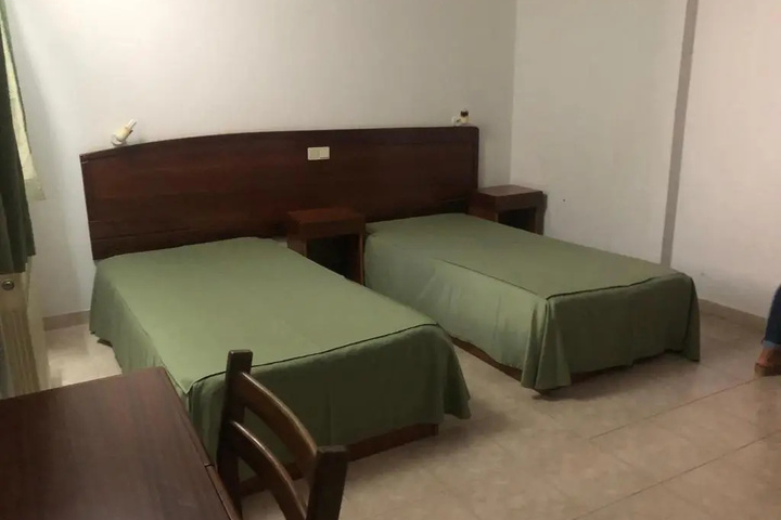 Room 2 of 8