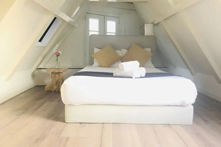 Room 7 of 15