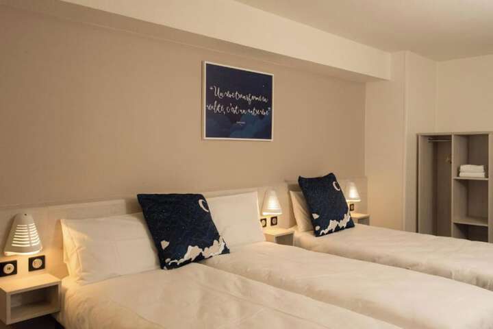 Room 16 of 32