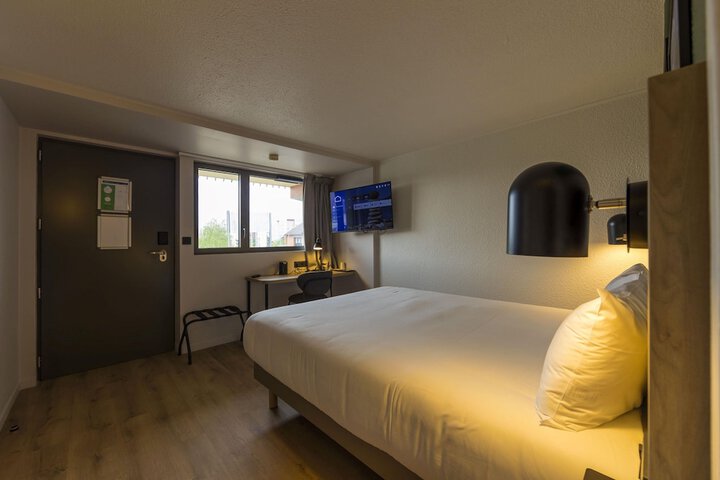 Room 12 of 68
