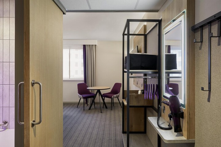 Room 11 of 33
