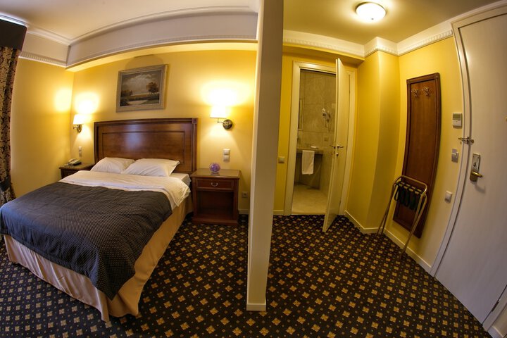 Room 30 of 92