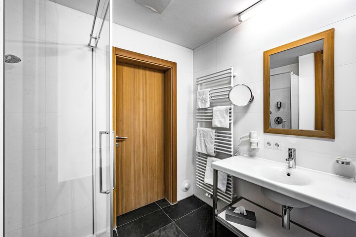 Room 34 of 65