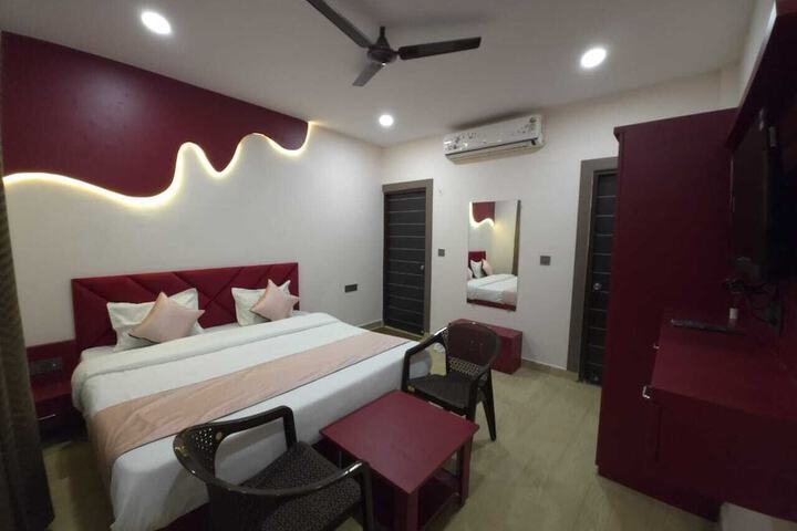Room 2 of 7