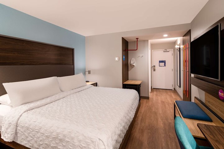 1 King Bed (8 of 14)