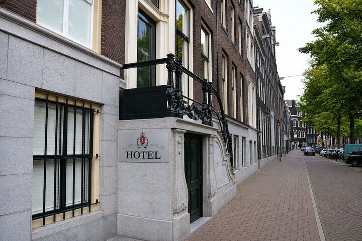 Hotel Entry
